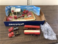 MODEL SET AND 2 TRACTOR TRAILERS