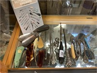 QTY OF BUTTON HOOKS AND SHOE HORNS INCLUDES