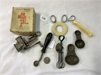 QTY OF VINTAGE CHILDRENS KITCHENALIA INCLUDES