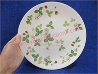 wedgwood england plate (wild strawberry pattern)