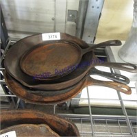 2 skillets, 2 griddle pans, cast iron(rusted)