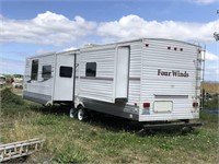 2007 four winds, 33 foot travel trailer with two