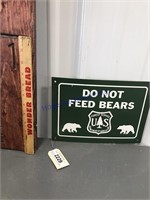 8"Tx11"L Do Not Feed Bears tin sign