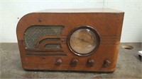 Neat Vintage Silvertone Tube Radio