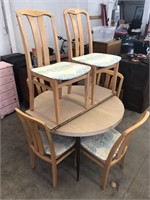 6 WOOD CHAIRS AND TABLE WITH LEAF
