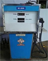 Skelly gas pump