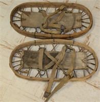 Pair of snow shoes, 9" x 18"