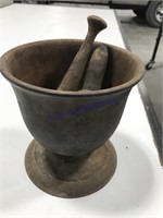 Cast iron pot w/ wood stir sticks