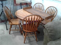 Wood table w/ 4 chairs, 42" round w/ 17" leaf