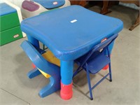 Little Tikes table w/ 2 chairs, 2 folding chairs