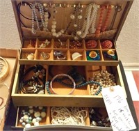 Jewelry Box + 25 pcs of jewelry