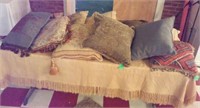 Large lot of very nice pillows