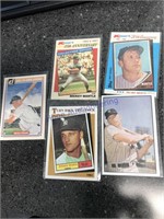 3 Mickeyk Mantle & 1 Roger Maris baseball cards