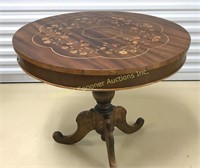 MAHOGANY DRUM TABLE WITH SATINWOOD MARQUETRY INLAY
