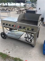 Crown Verity S/S Propane BBQ w/ 2 Covers