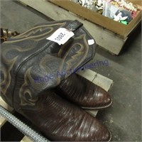 10D cowboy boots