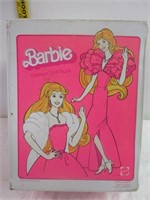 1982 Brbie Fashion Case Full Of Barbies & Cloths