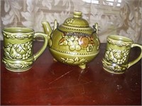 OLD JAPAN TEAPOT WITH 2 CUPS