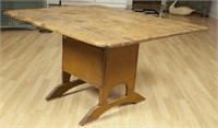 QUEBEC PINE CHAIR-TABLE / CHAISE-TABLE EN PIN