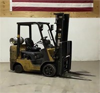 Caterpillar 6,000 lb Forklift-