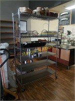 Wheeled wire rack