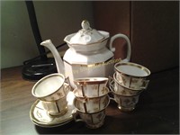 Limoges Teapot, 8 Cups, 2 saucers