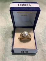 9CT GOLD AND CULTURED PEARL RING