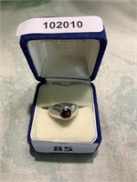 9CT WHITE GOLD AND GARNET RING