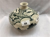 CHINESE HAND PAINTED SQUAT VASE