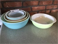 6 Pyrex Serving Bowls