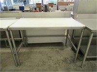 STAINLESS STEEL WORK TABLE WITH CUTTING BOARD INSE