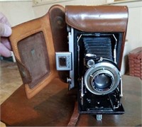 Kodak Monitor camera in leather carrying case