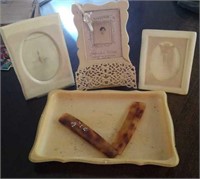 Vintage plastic picture frames and tray,