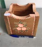 SMALL WOOD PLANTER BOX