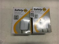 SAFETY 1ST OUTLET COVER WITH CORD SHORTENER