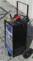 Napa Battery Charger and Starter.  Automatic 200A