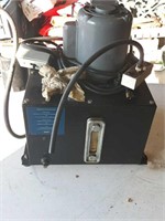 Hydraulic pump with tank
