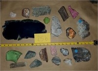 25b - LARGE LOT OF GEODES