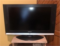 31” Samsung Flat screen TV