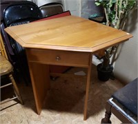 Maple corner Desk with Drawer