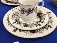LENOX HOLIDAY CHINA THREE PIECE SETTING FOR FOUR