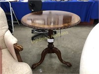 VICTORIAN ERA STYLED ROUND PARLOR TABLE