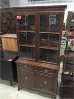 Drexel China Hutch