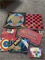 Tiddlywinks checkers & other vintage games