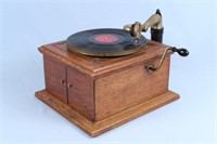 Victor Oak Record Player Model VV-IV