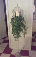 Iron lamp post / plant stand w faux ivy