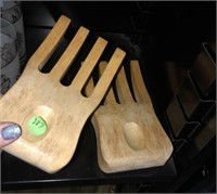 Nice Wooden Claw Salad Servering Forks Tongs