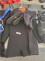 HENDERSON 2-PC. WET SUIT AND BOOTS