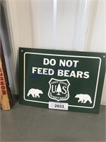 Do Not Feed Bears tin sign, 11 x 8