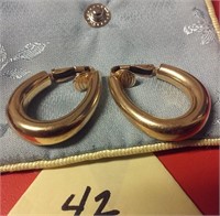 14k GOLD hoop earrings wt 7 grams / 0.1312 oz